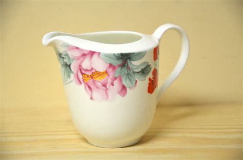 Hutschenreuther Scarlet Milk Jug Porzellanland