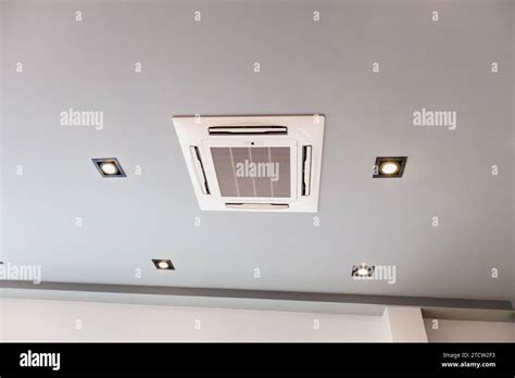 Modern Ceiling Mounted Cassette Type Air Conditioning System Stock