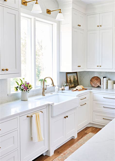 Modern Kitchen Backsplash With White Cabinets