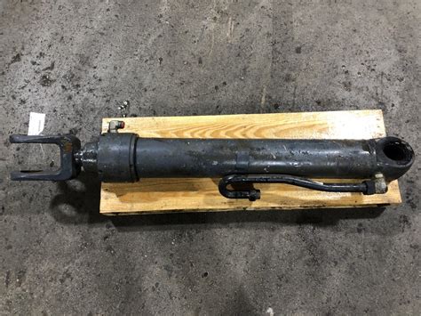 Ah227925 John Deere 624k Hydraulic Cylinder For Sale