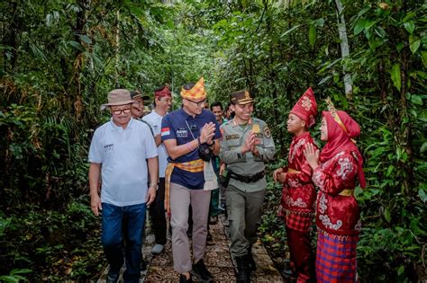 Menparekraf Apresiasi Desa Wisata Air Terjun Moramo Sultra Kembangkan