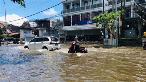 Banjir Landa Sebagian Denpasar Dan Badung Sar Evakuasi Puluhan Warga