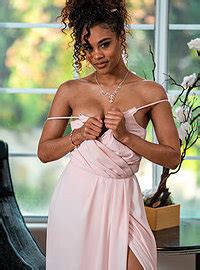 Demi Sutra Desiree Dulce And Scarlit Scandal Make Love In Bed Movie Demi Sutra MILF Fox