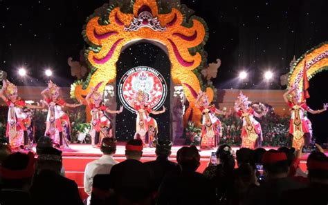 Tari Jayaning Singasana Aum Meriahkan Malam Puncak Hut Ke Kota