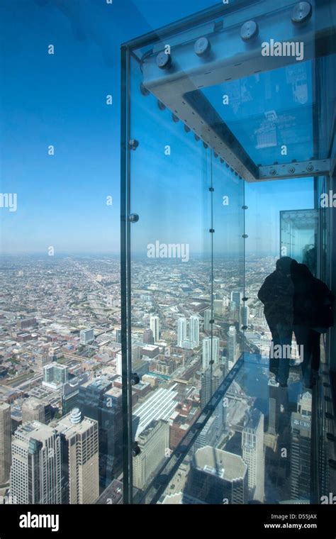 Willis tower observation deck hi-res stock photography and images - Alamy