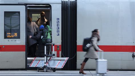 Fast Jeder Zweite Fernzug Der Deutschen Bahn Versp Tet Computer Bild