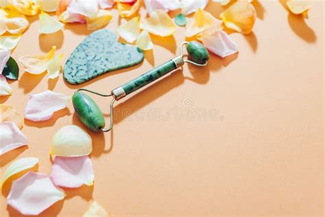 Set Of Jade Roller And Gua Sha Stone For Facial Massage With Rose
