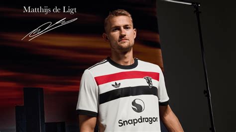 Manchester United Anuncia De Ligt E Mazraoui Ex Bayern De Munique