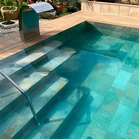 Piscinas de obra con gres porcelánico Europiscina