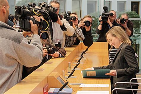 Bmfsfj Bundesfamilienministerin Kristina Schr Der Stellt Achten