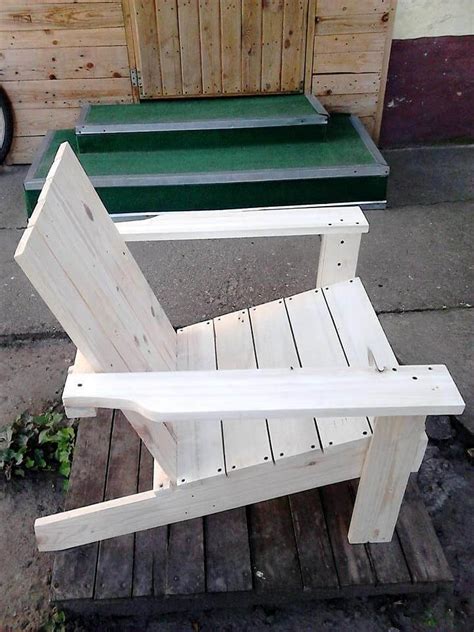 Adirondack Chair Made Out Of Pallets