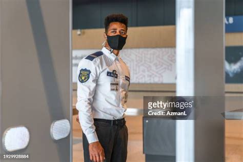 Airport Security Mask Photos and Premium High Res Pictures - Getty Images