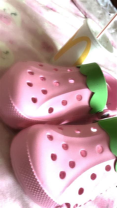 Strawberry Crocs ଘ੭´ ꒫`੭🍓 Kawaii Clothes Kawaii Shoes Cute Fashion