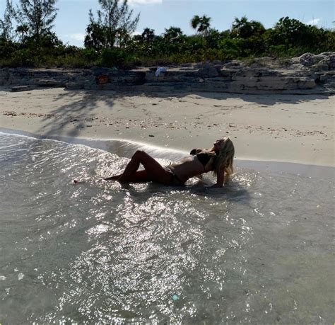 Christie Brinkley Is Showing Off Her Insanely Hot Bikini Body Photo