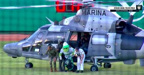 Mascota De Equipo De Béisbol Viaja En Helicóptero De La Marina Y Desata
