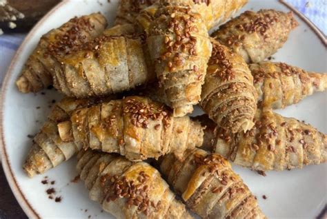 10 Dakikada Çıtır Çıtır Haşhaşlı Börek Tarifi YemekEv