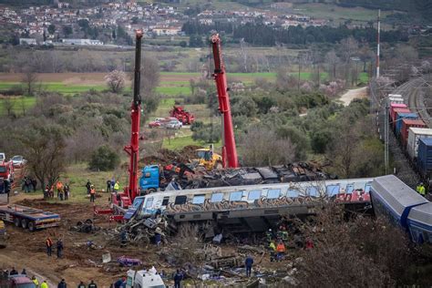 Amp Grecia Aumentan A 57 Los Muertos Por El Accidente De Trenes En Grecia