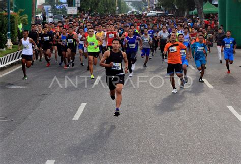 LOMBA LARI MARATHON ANTARA Foto