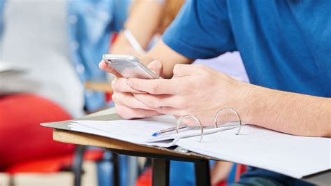 Why cell phones should be allowed in school – Itasca Student Success