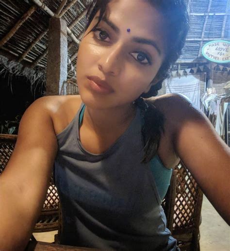 [photos] These Captivating Selfies Of South Beauty Amala Paul Will