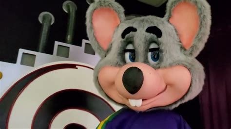 Up Close And Personal With The Animatronics Chuck E Cheese