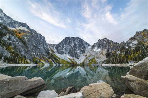 Colchuck lake at sunrise : r/Washington