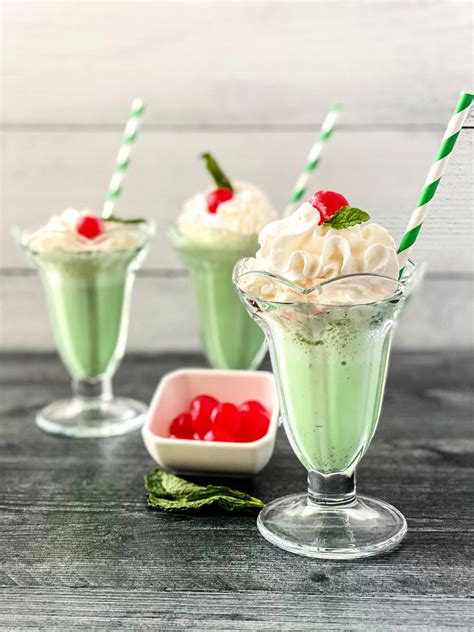 Best Classic Copycat Shamrock Shakes Recipe