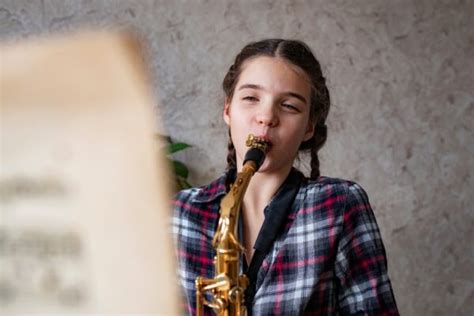 3 beneficios de aprender a tocar el saxofón en Valencia Academia