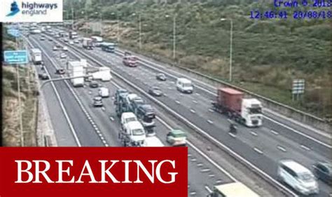 M25 Traffic Latest M25 Closed After Three Vehicle Crash In Essex Uk