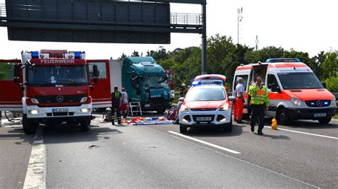 Fotos Wiesloch Rauenberg Lkw Unfall Auf Der A Eine Person In Ihrem