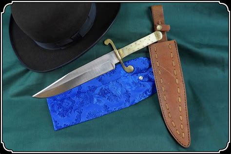 Classic Bowie Knife