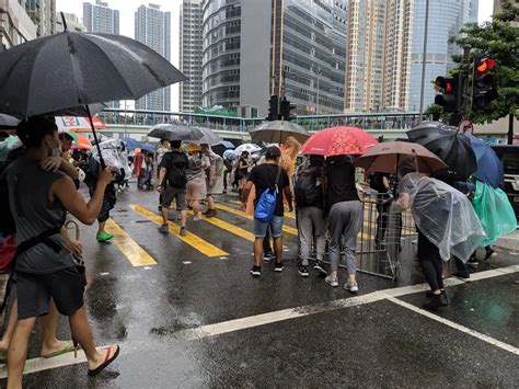 【直播荃葵青游行更新】警首出动水炮车清场 有警员开枪 ＊ 阿波罗新闻网