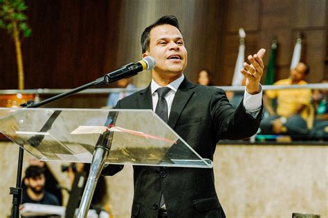 Pastor Elizeu Rodrigues sem a chamada do evangelho ministros são