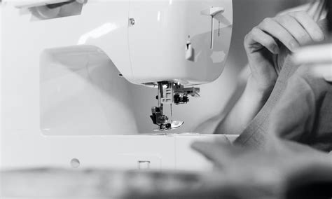 How To Replace A Sewing Machine Needle Step By Step Guide