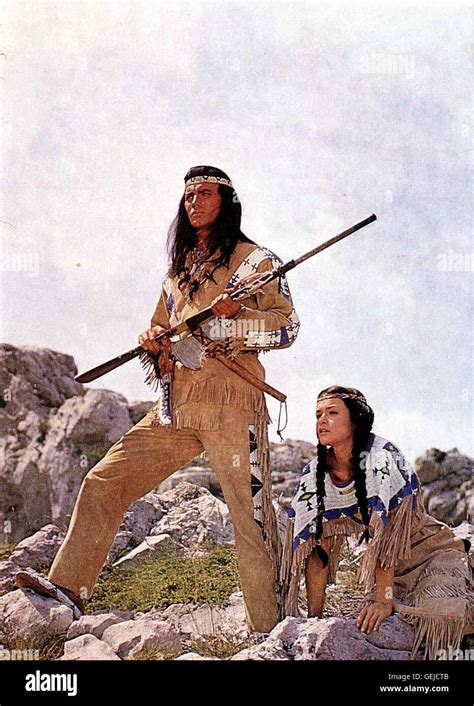 Pierre Brice Marie Versini Gebannt Beobachten Winnetou Pierre Brice