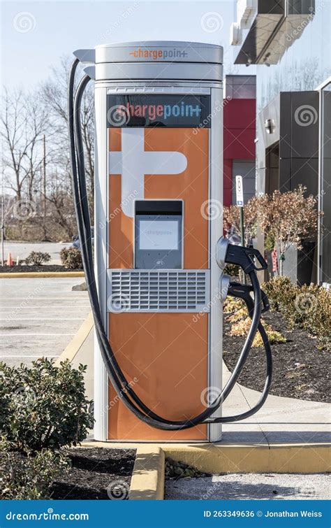 Chargepoint Ev Charging Station Chargepoint Plug In Vehicle Stations