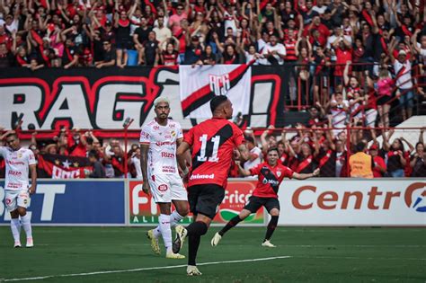 Atlético GO domina vence Vila outra vez e leva inédito tricampeonato