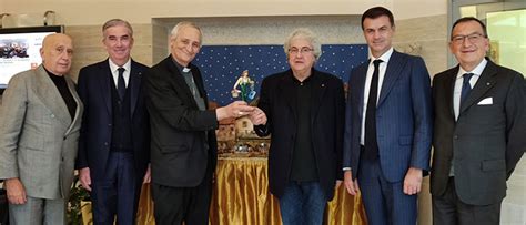 Natale In Dono Al Cardinale Zuppi Presidente Della Cei La Statuina