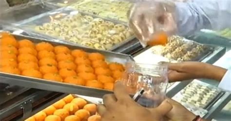 Surat Health Team Raids Sweet Farsan Shop