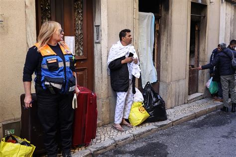 Prédio Que Ardeu Na Mouraria Sem Condições De Habitabilidade Renascença