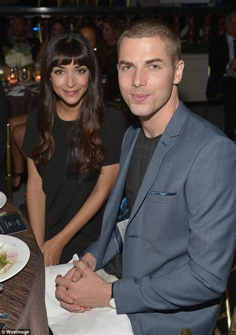 Hannah Simone Gives Birth To A Son With Jesse Giddings Daily Mail Online