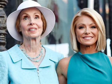 Who Is Linda Ripa All About Kelly Ripa S Sister