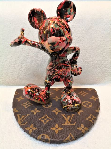 Louis Vuitton X Mickey Mouse Welcome Escultura Por Brother X Artmajeur