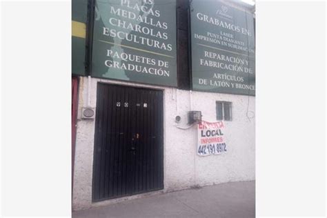 Local En Boulevard Bernardo Quintana 90 Carretas Propiedades