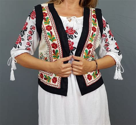 Vesta Brodata Cu Model Traditional Jenica