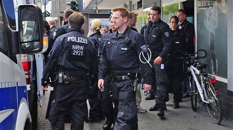 Moers Gro Razzia Der Polizei In Moers