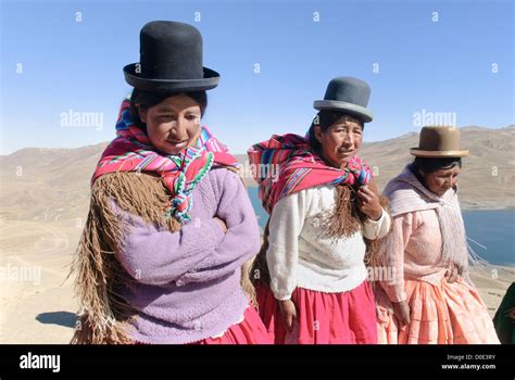 Aymara women in the cordillera real Stock Photo - Alamy