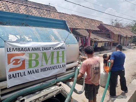 Laznas BMH Salurkan Air Bersih Di Blora Warga Terdampak Kekeringan