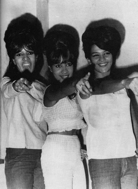 30 Fascinating Vintage Photographs of The Ronettes in the 1960s ...