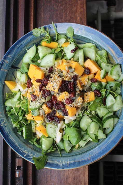 GROENTEN FRUIT Salade Met Mango Hennepzaad En Cranberrys De